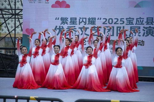 新城控股寶應(yīng)吾悅廣場舉行城區(qū)文藝團(tuán)隊(duì)節(jié)目展演暨專家輔導(dǎo)活動